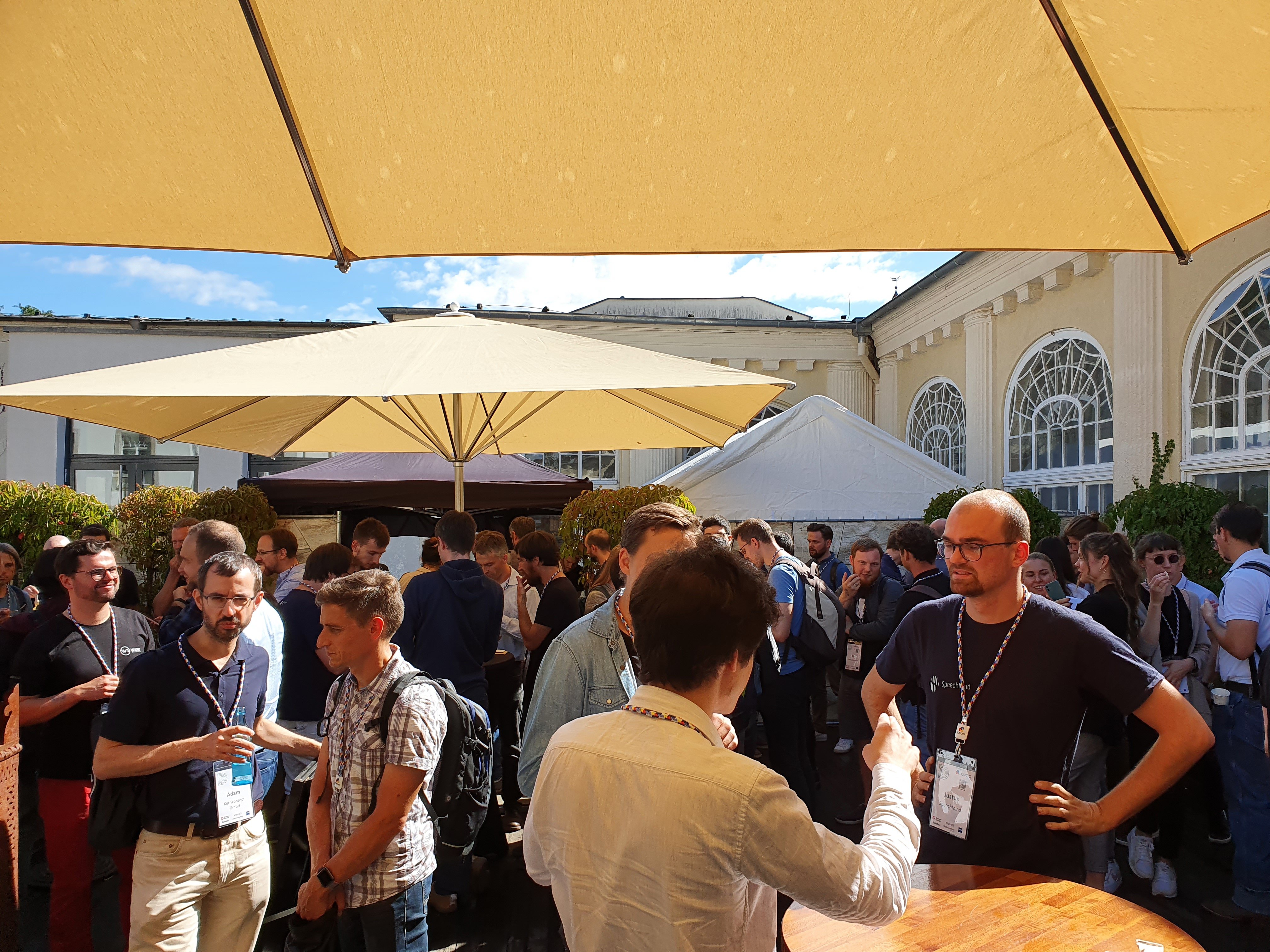 Image of the relaxed athmosphere during lunch